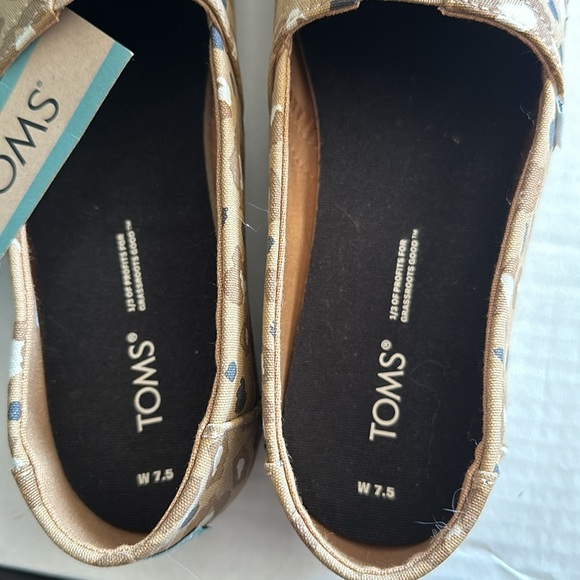 Toms canvas slip ons - Picture 2 of 3
